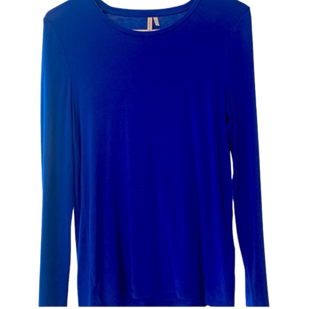 Gorgeous blue signature long sleeve tee from Banana Republic